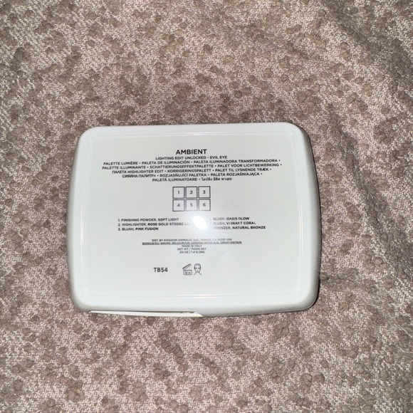 Hourglass Ambient Eye Lighting Edit - Picture 2 of 4